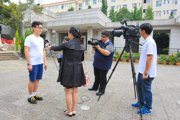 “央视五一晚会 那英霸气开嗓为劳动高歌”